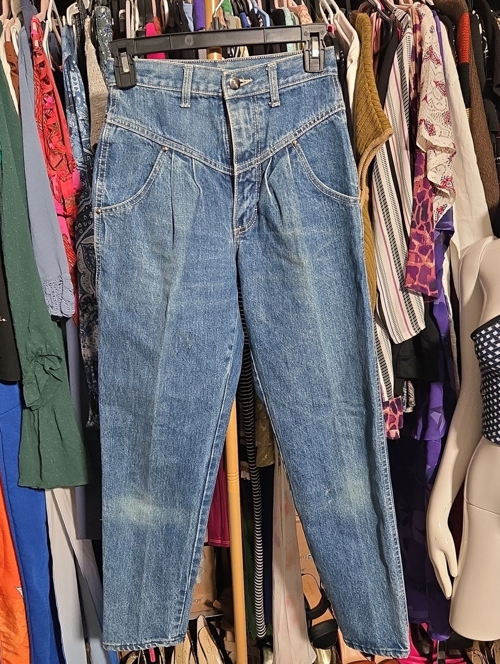 VINTAGE HIGH WAIST JEANS